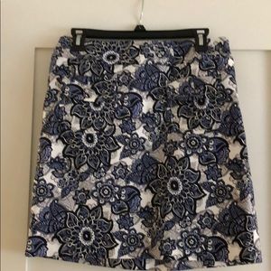 Floral print above the knee skirt.